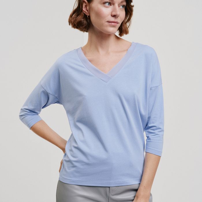 Жіночий пуловер блакитного кольору